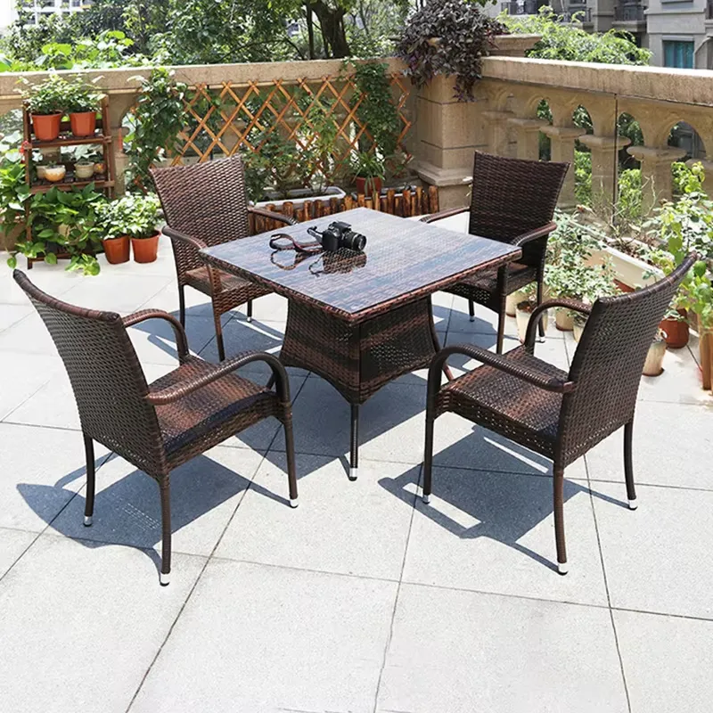 小型金属製ラタンコーヒーテーブルと4脚の椅子のパティオ家具セ - Outdoor Furniture Prices のレビューと価格